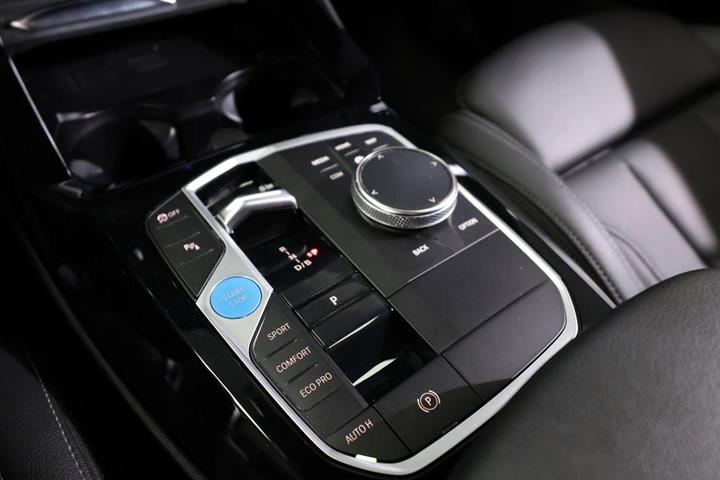 Blå BMW iX3 fra 2023