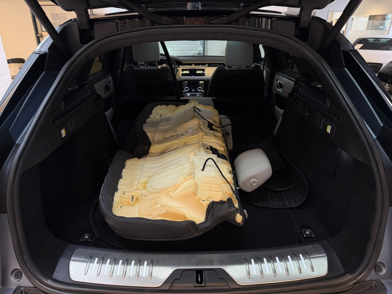 Grå Land Rover Range Rover Velar fra 2020