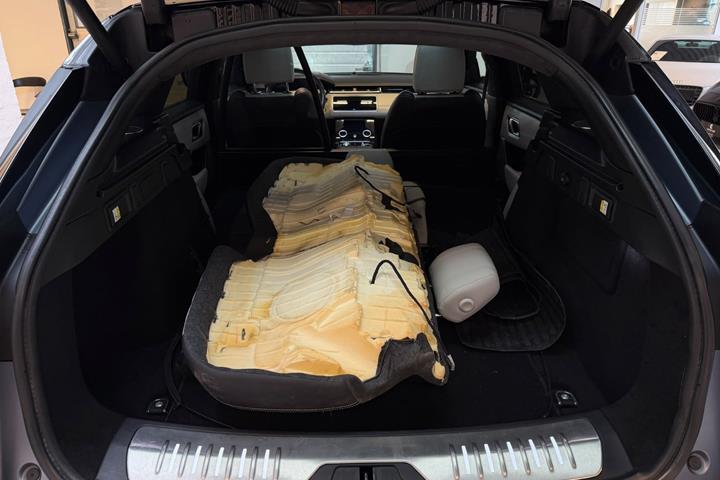 Grå Land Rover Range Rover Velar fra 2020