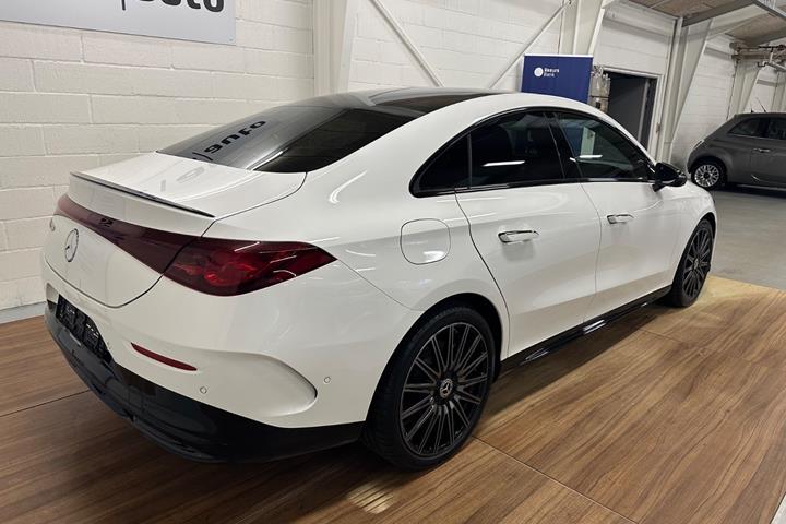 Grøn Mercedes CLA250+ fra 2025