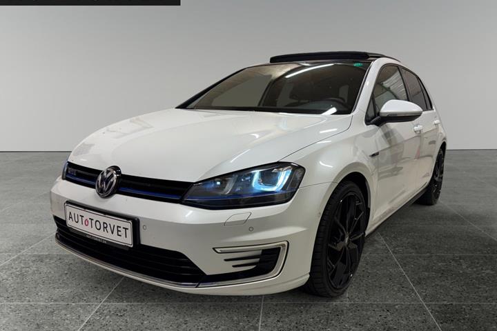Hvid VW Golf VII fra 2015