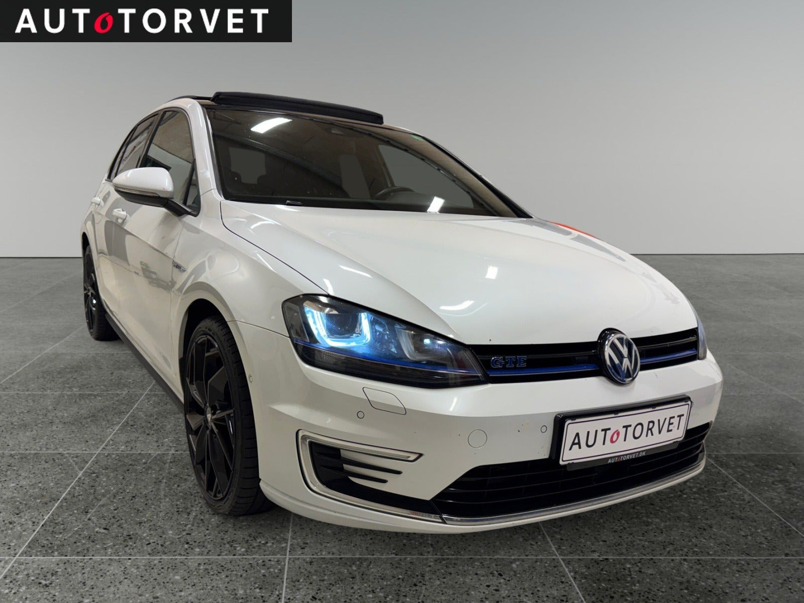Hvid VW Golf VII fra 2015