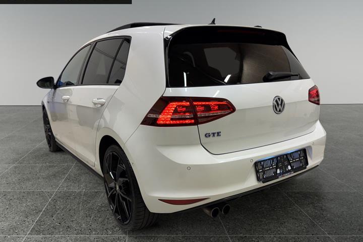 Hvid VW Golf VII fra 2015