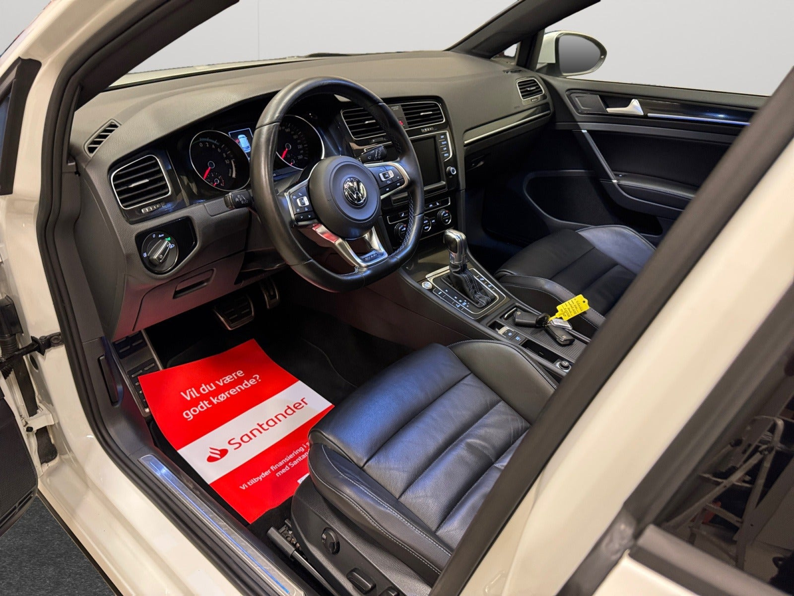Hvid VW Golf VII fra 2015