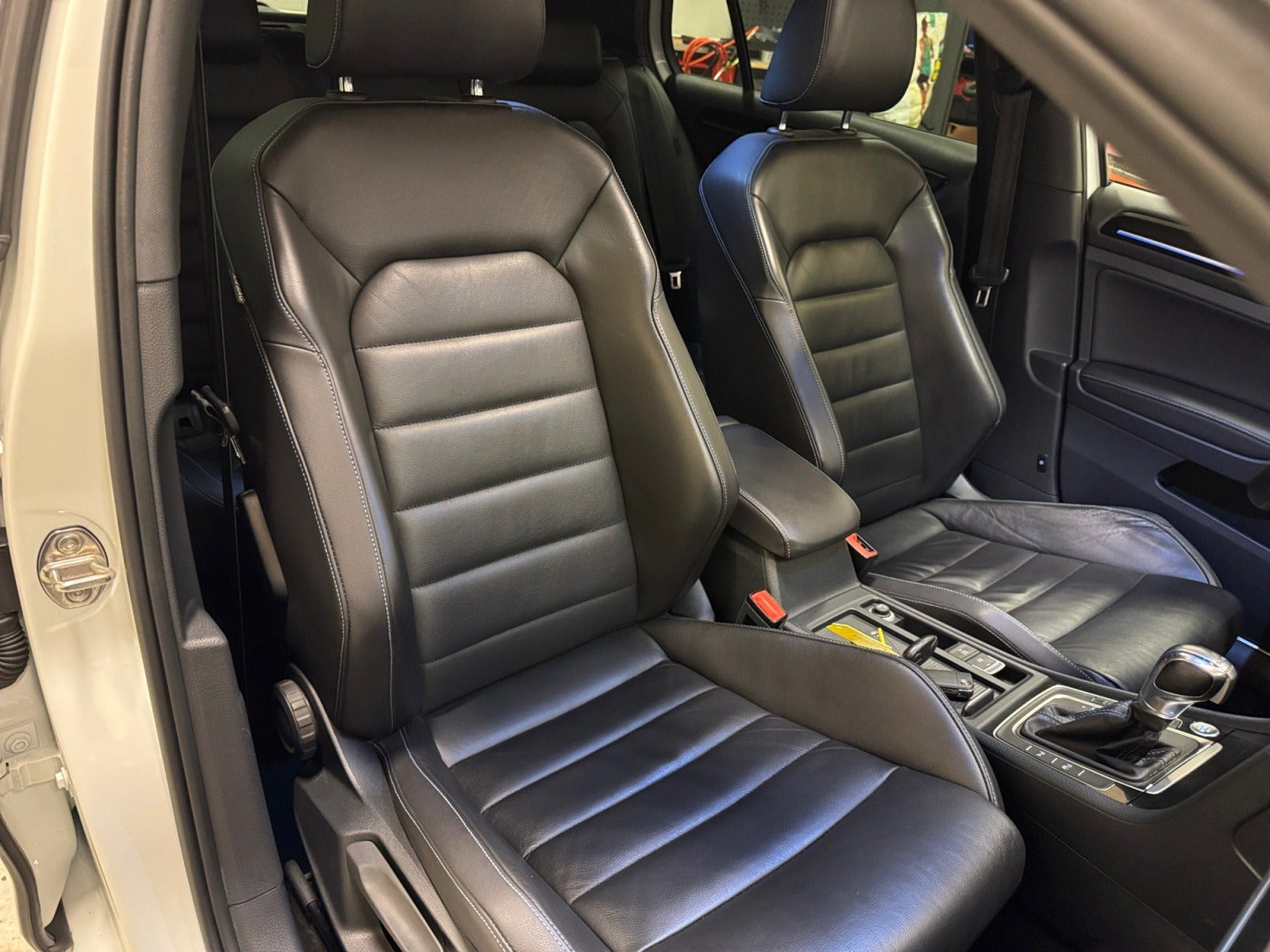 Hvid VW Golf VII fra 2015