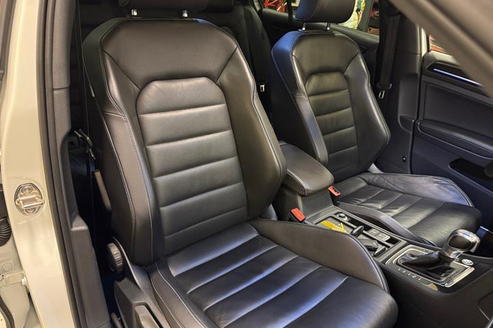 Hvid VW Golf VII fra 2015