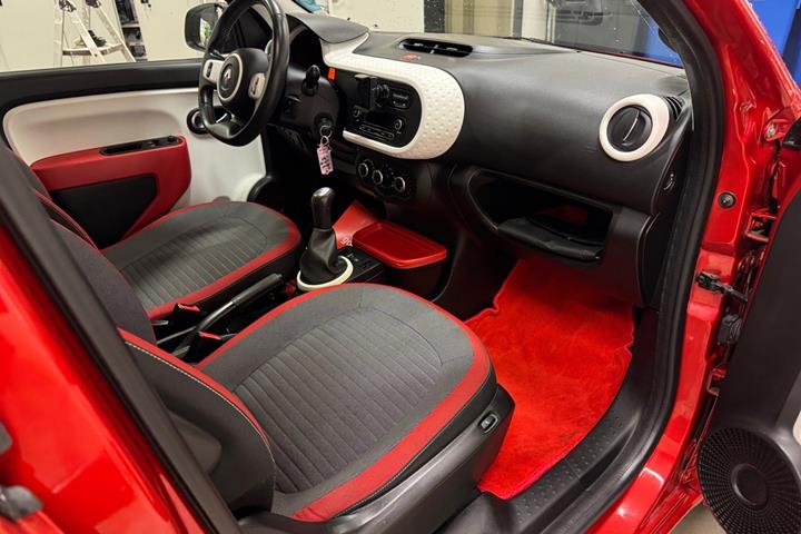 Rød Renault Twingo fra 2015