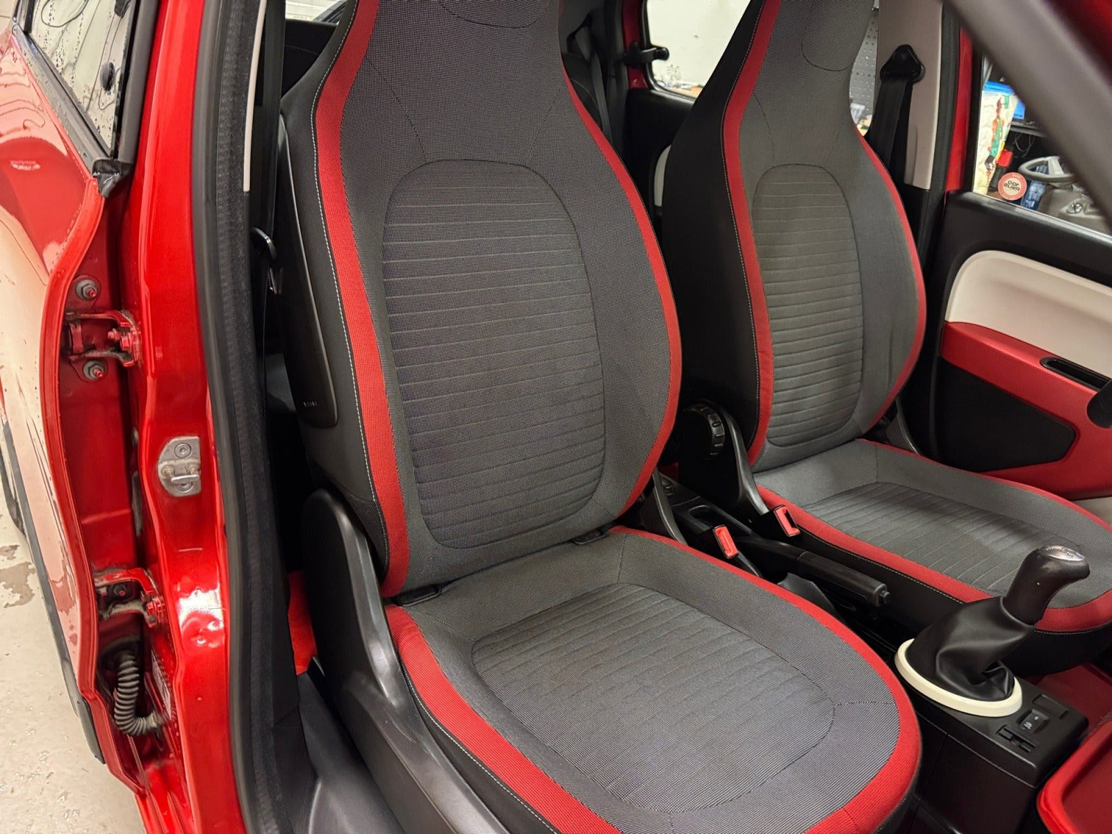 Rød Renault Twingo fra 2015