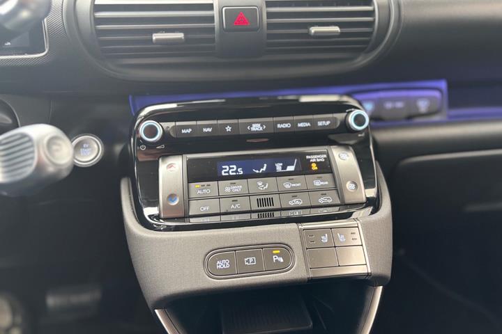 Beige Hyundai Inster fra 2026