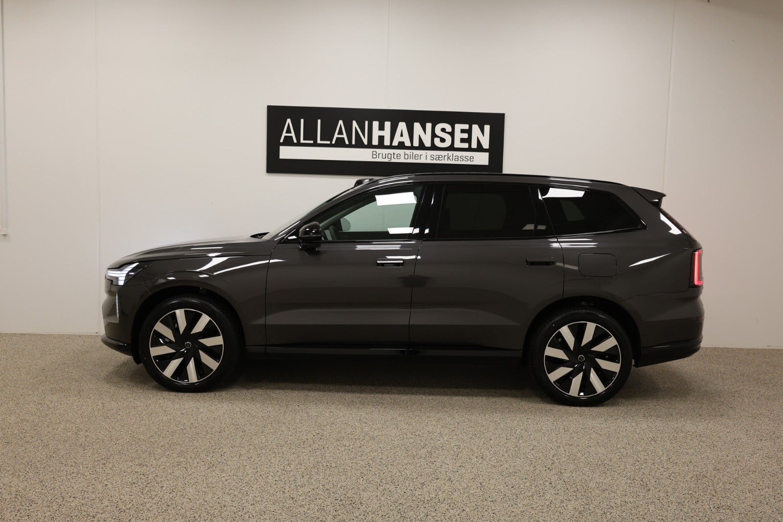 Grå Volvo EX90 fra 2026