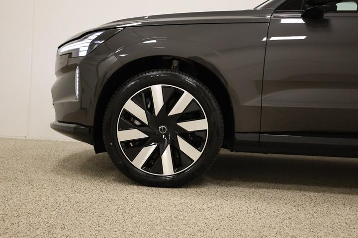 Grå Volvo EX90 fra 2026
