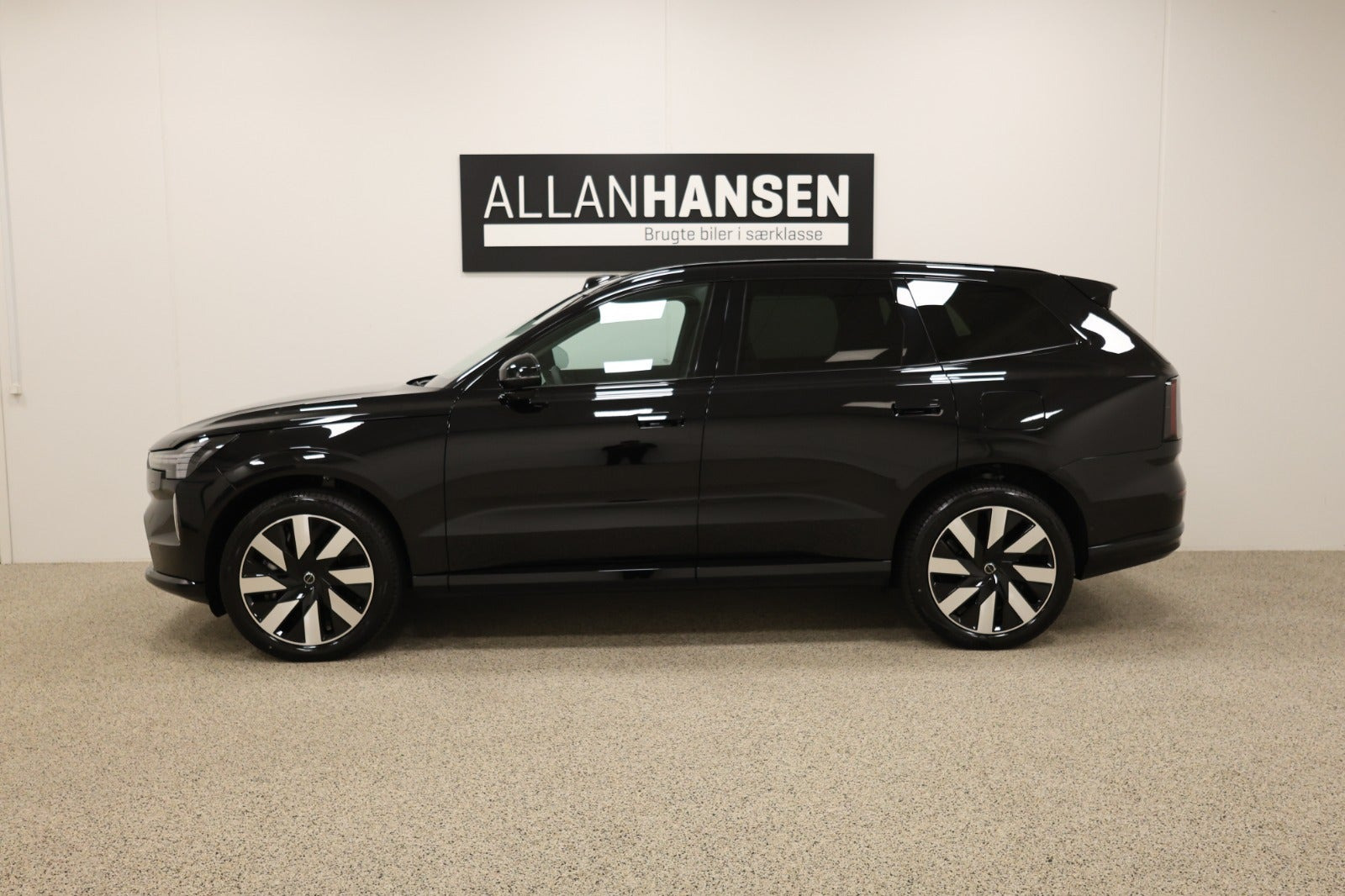 Sort Volvo EX90 fra 2026