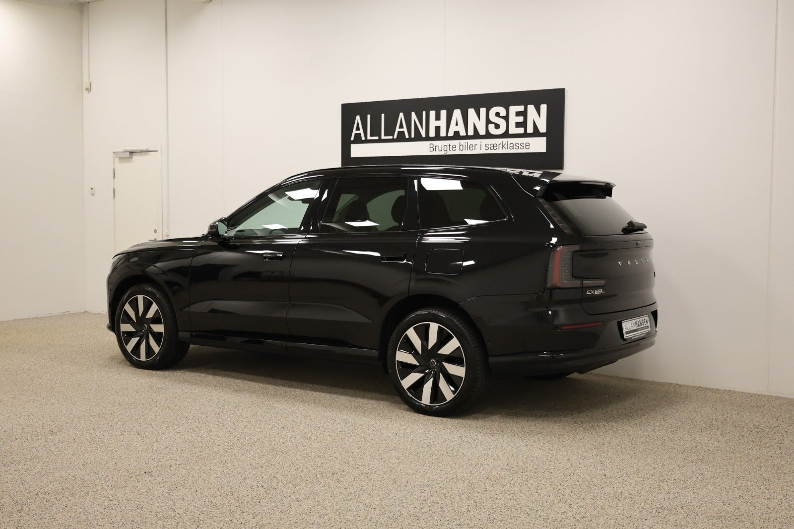 Sort Volvo EX90 fra 2026
