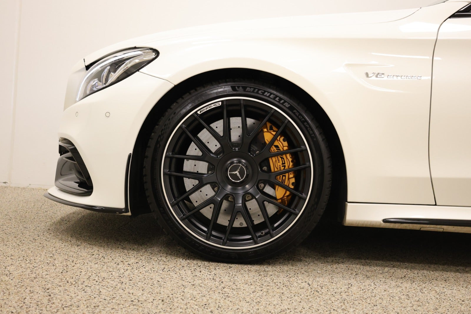 Hvid Mercedes C63 fra 2018