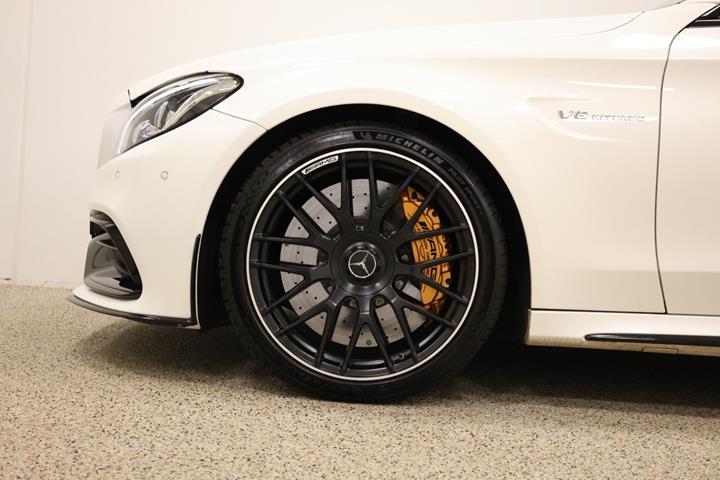Hvid Mercedes C63 fra 2018