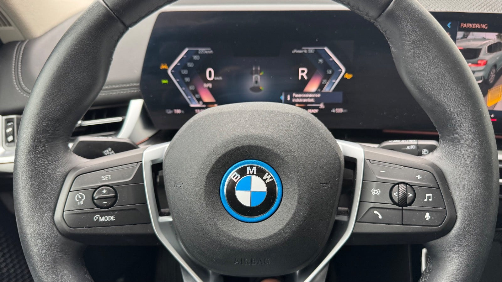 Grøn BMW iX1 fra 2025