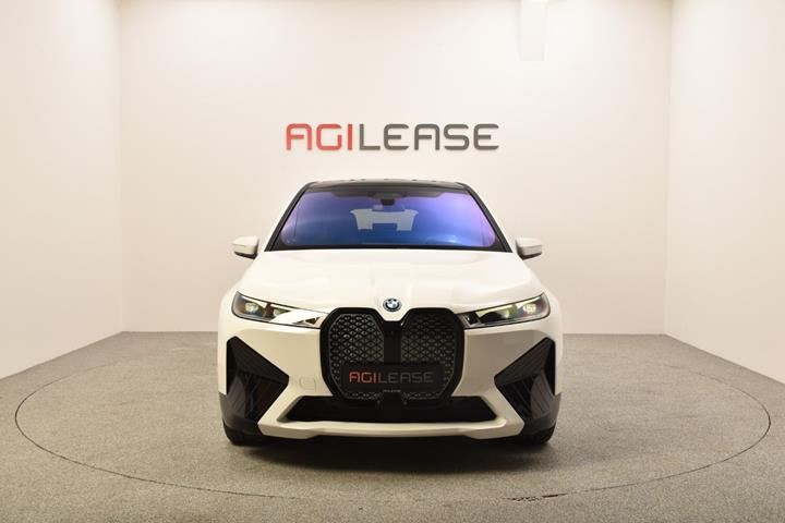 Hvid BMW iX fra 2022