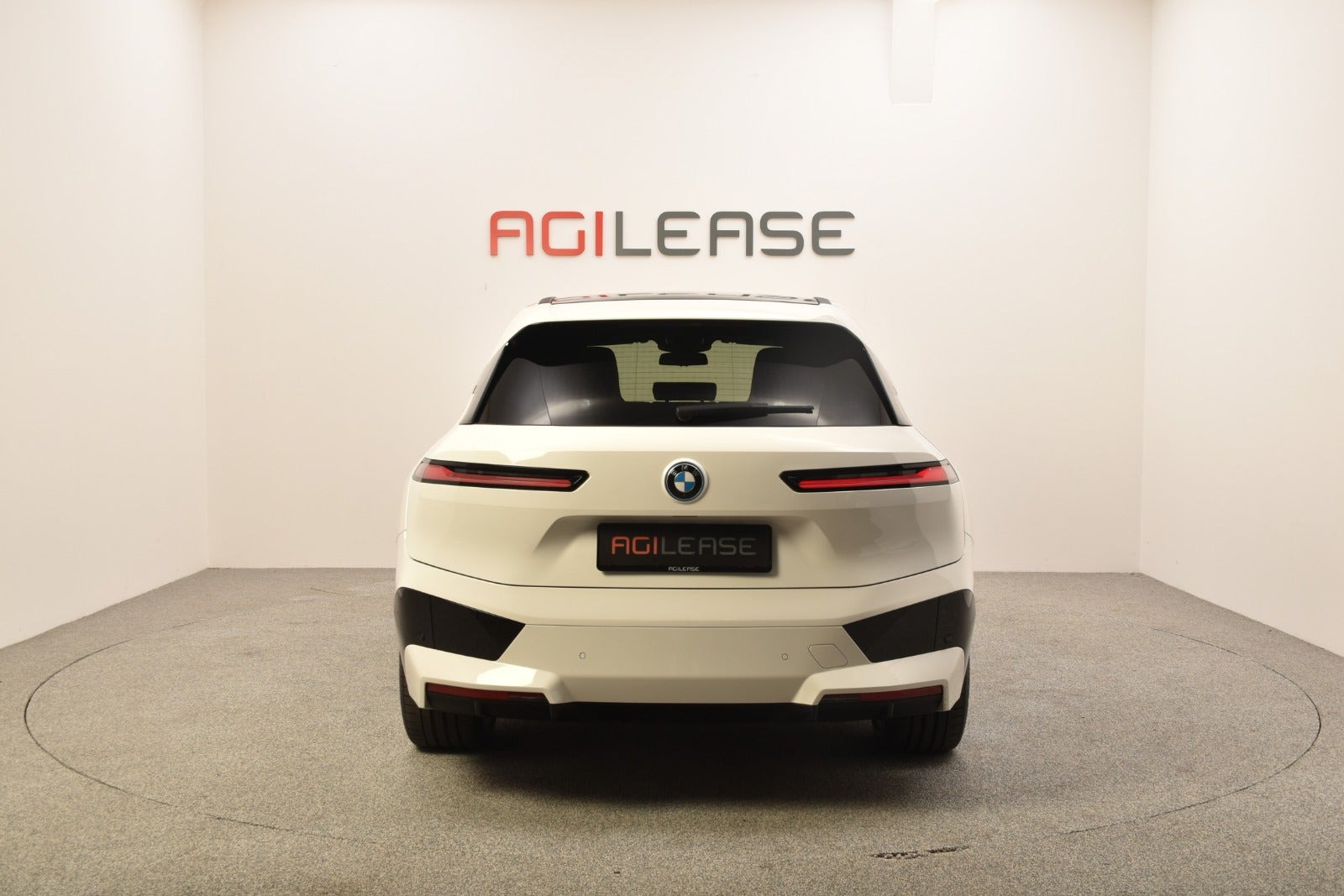 Hvid BMW iX fra 2022