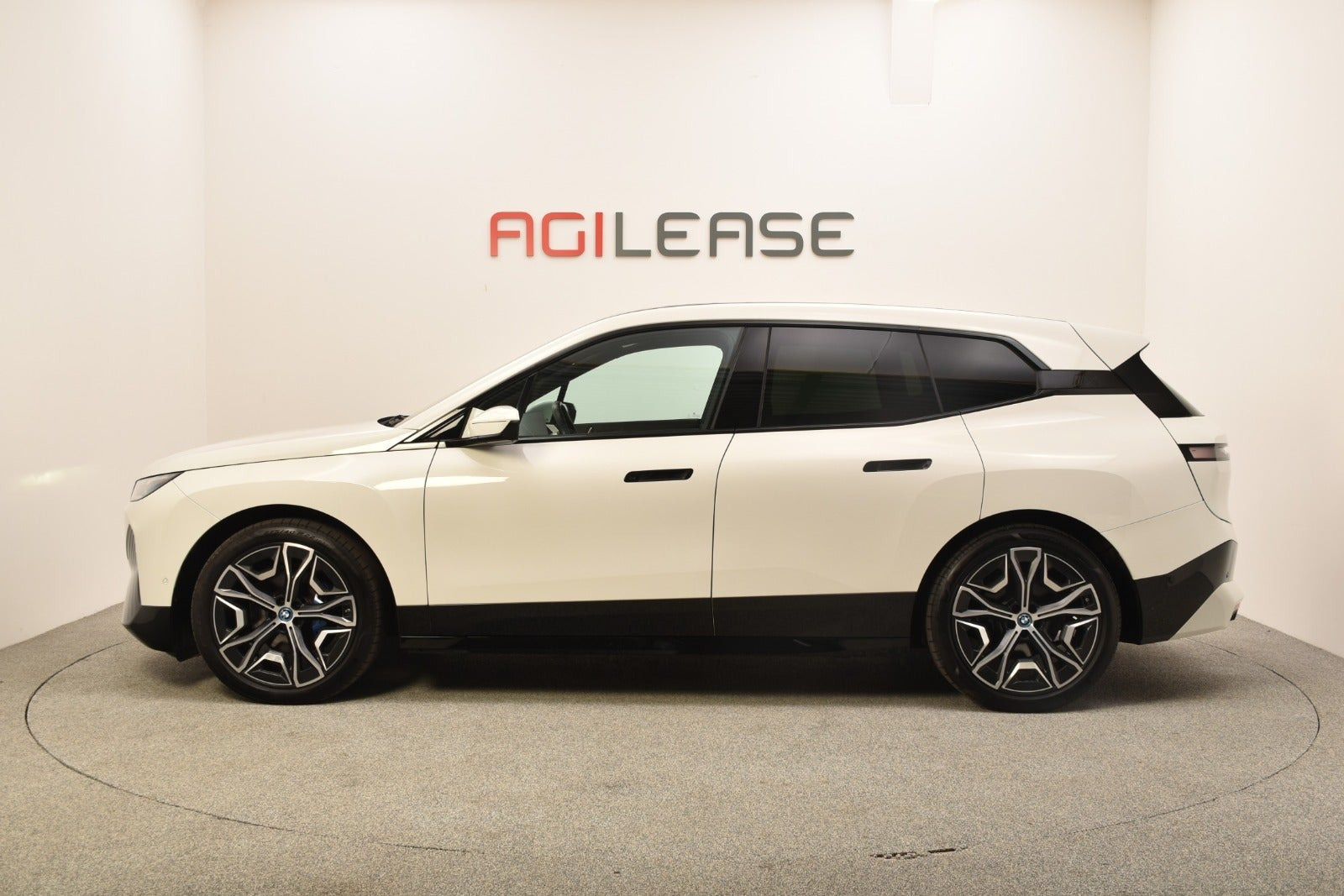 Hvid BMW iX fra 2022