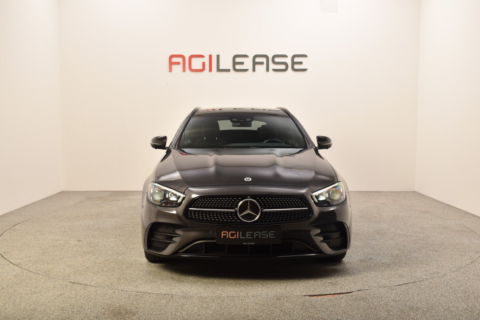 Grå Mercedes E300 de fra 2020