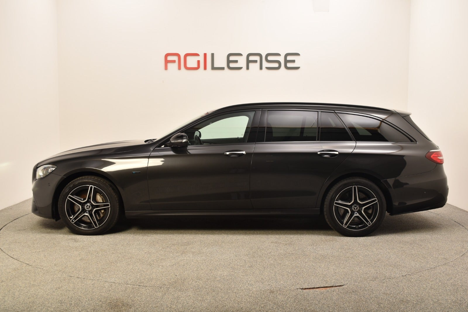 Grå Mercedes E300 de fra 2020