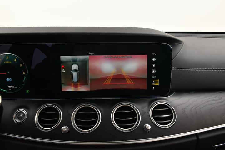 Grå Mercedes E300 de fra 2020