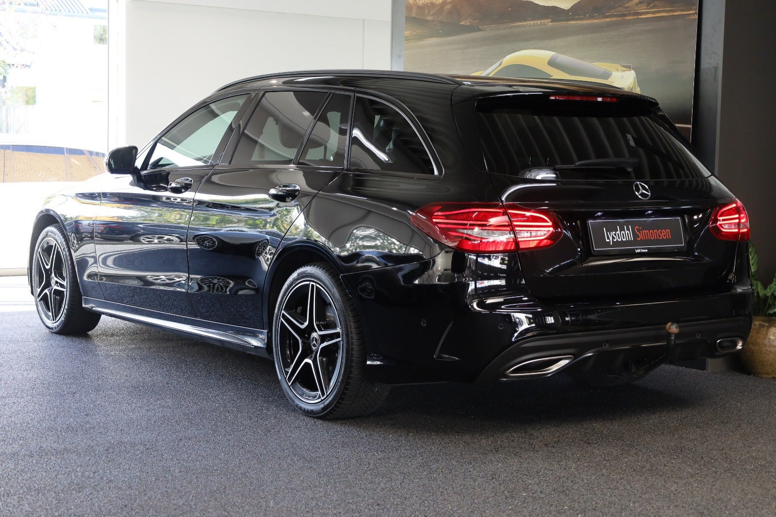 Sort Mercedes C300 e fra 2020
