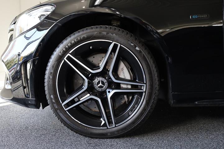 Sort Mercedes C300 e fra 2020
