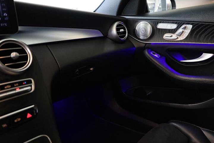 Sort Mercedes C300 e fra 2020