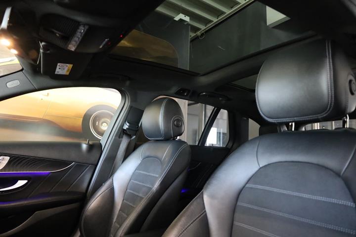 Sort Mercedes C300 e fra 2020