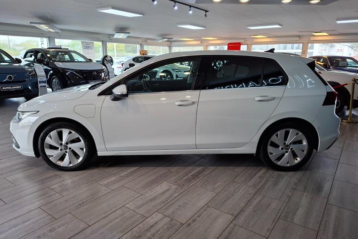 Hvid VW Golf VIII fra 2021