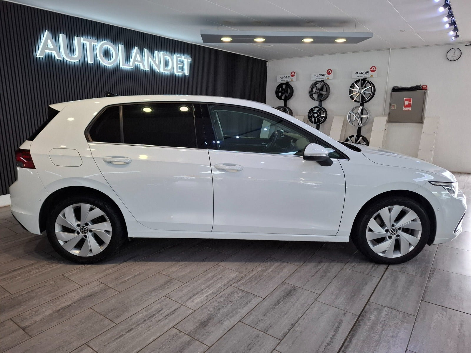 Hvid VW Golf VIII fra 2021