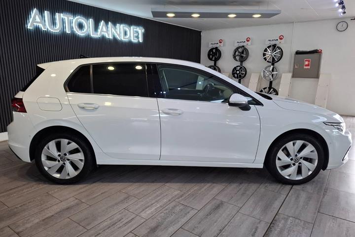 Hvid VW Golf VIII fra 2021