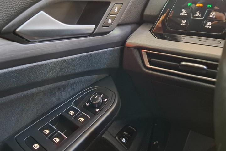 Hvid VW Golf VIII fra 2021