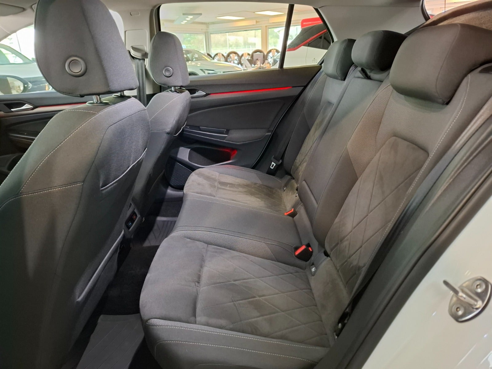 Hvid VW Golf VIII fra 2021