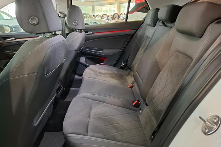 Hvid VW Golf VIII fra 2021