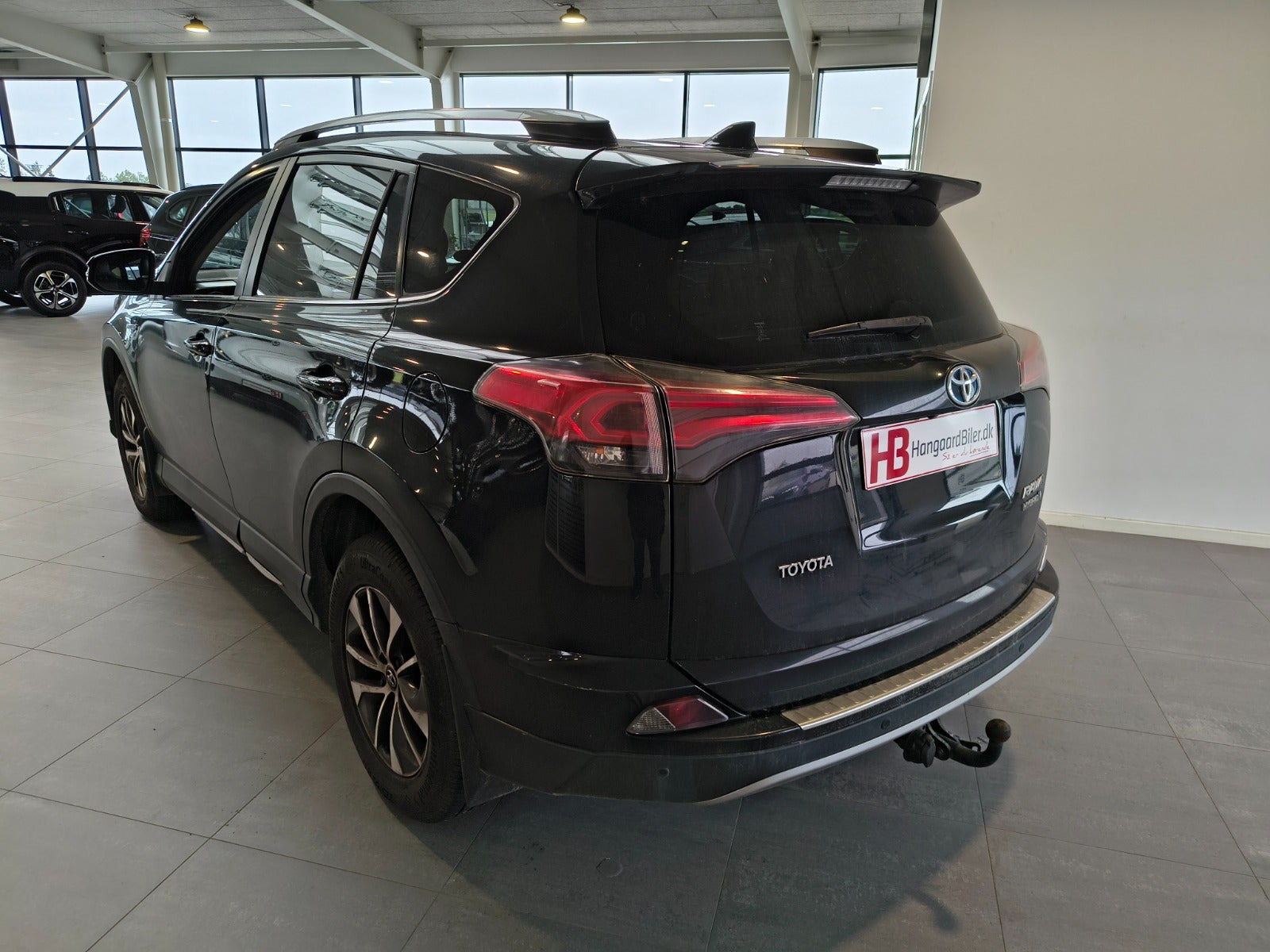 Grå Toyota RAV4 fra 2017