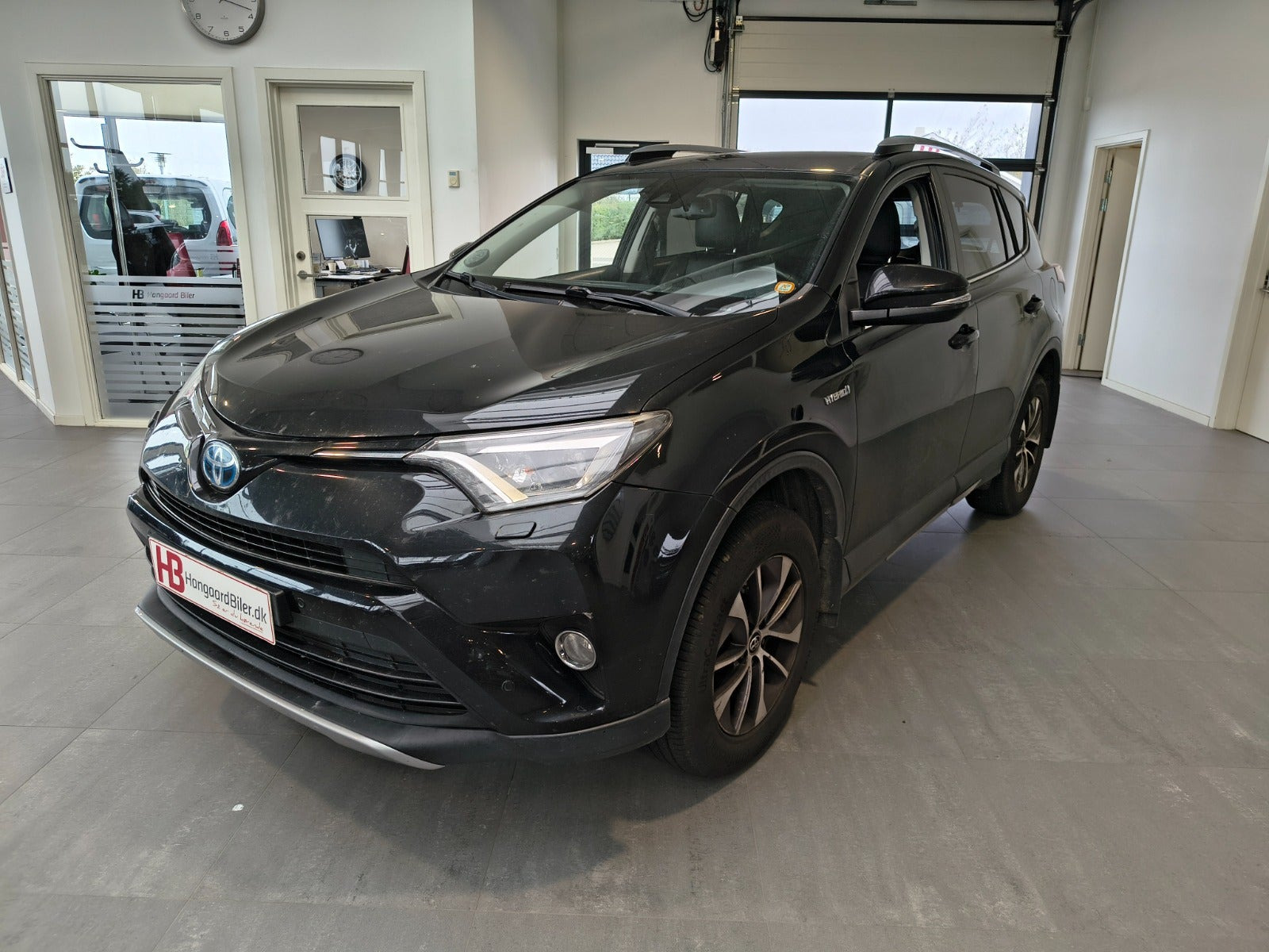 Grå Toyota RAV4 fra 2017