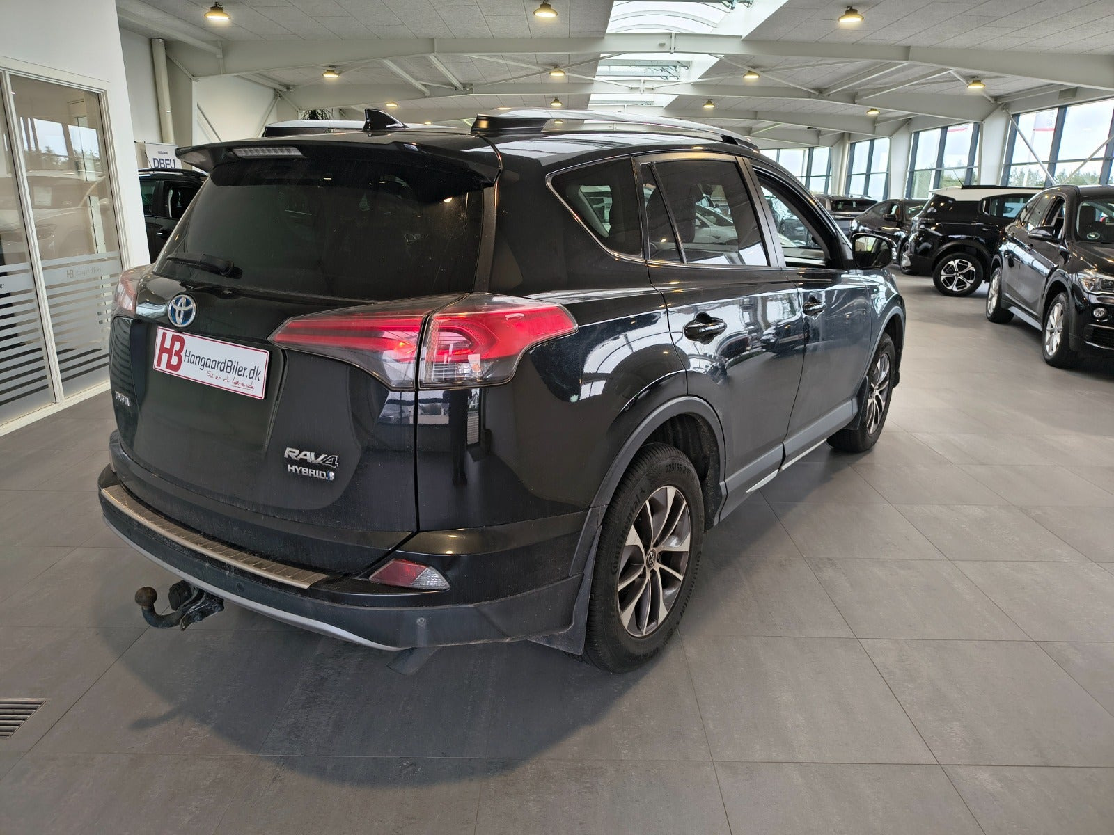 Grå Toyota RAV4 fra 2017