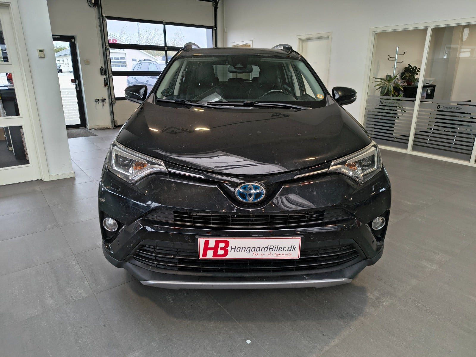 Grå Toyota RAV4 fra 2017