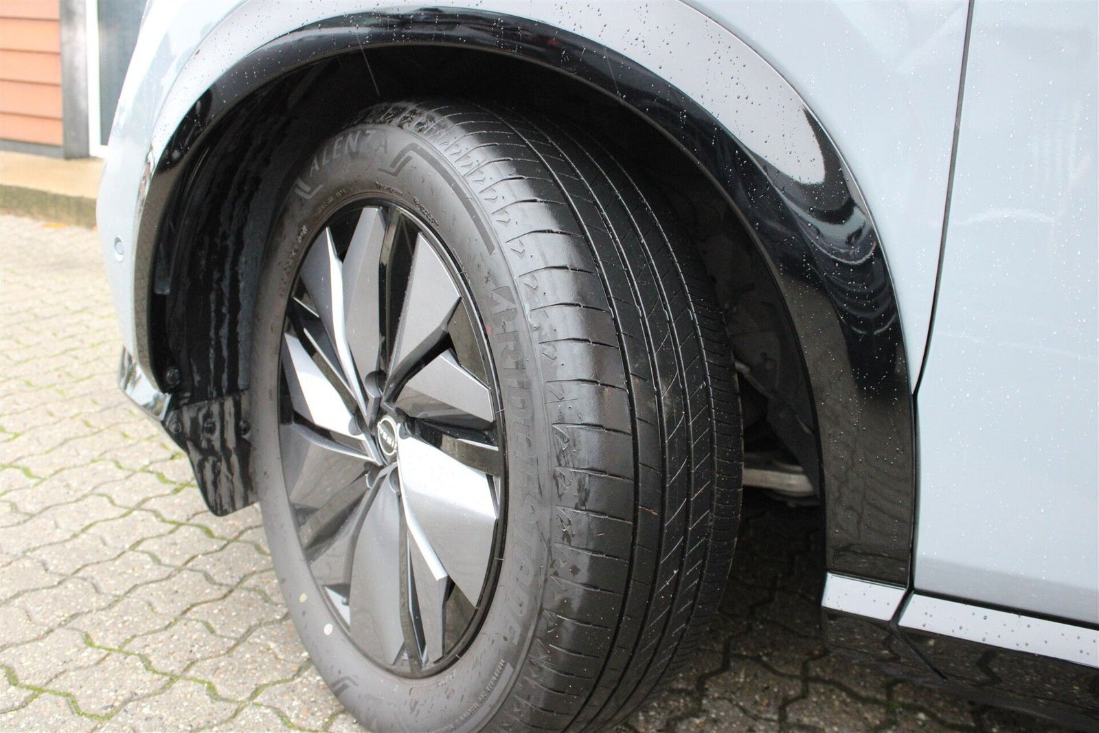 Grå Nissan Ariya fra 2024