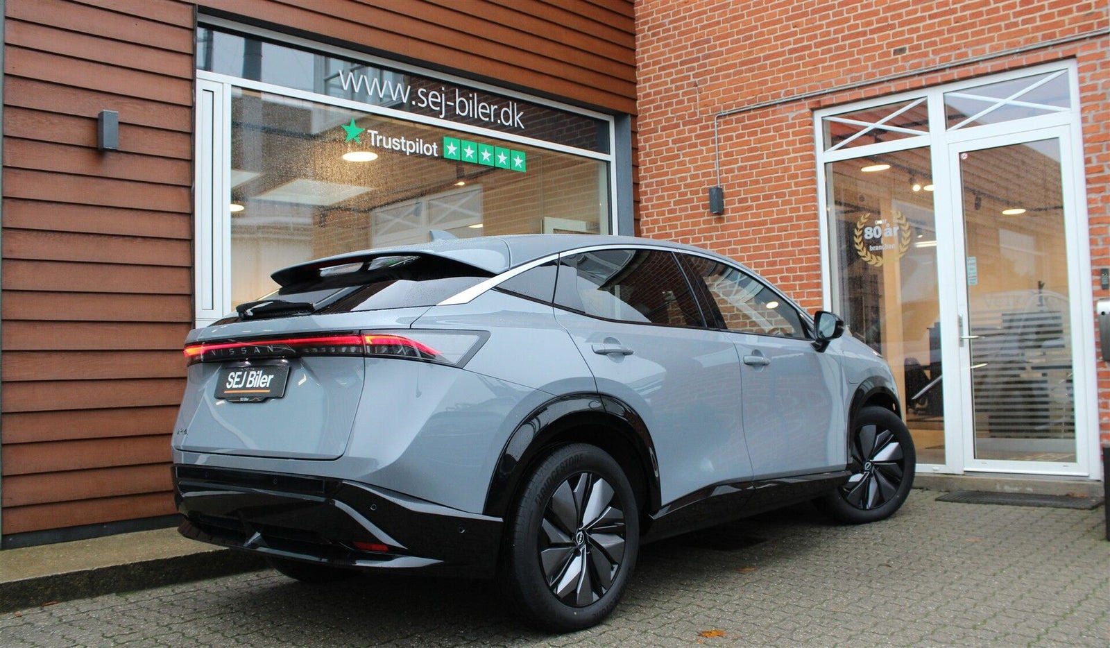 Grå Nissan Ariya fra 2024