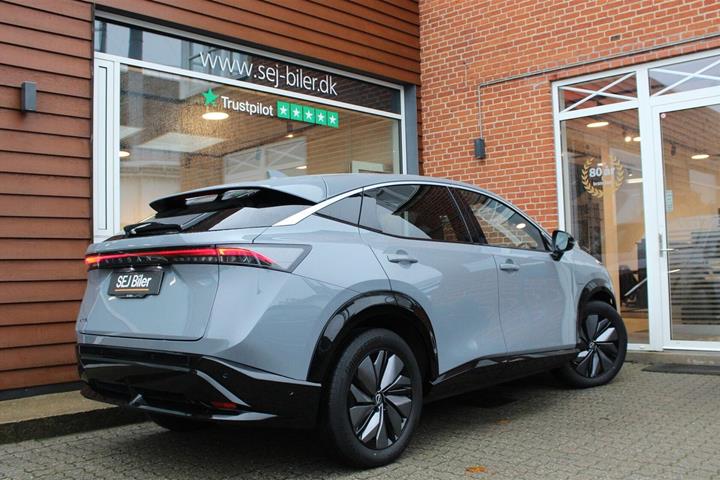 Grå Nissan Ariya fra 2024