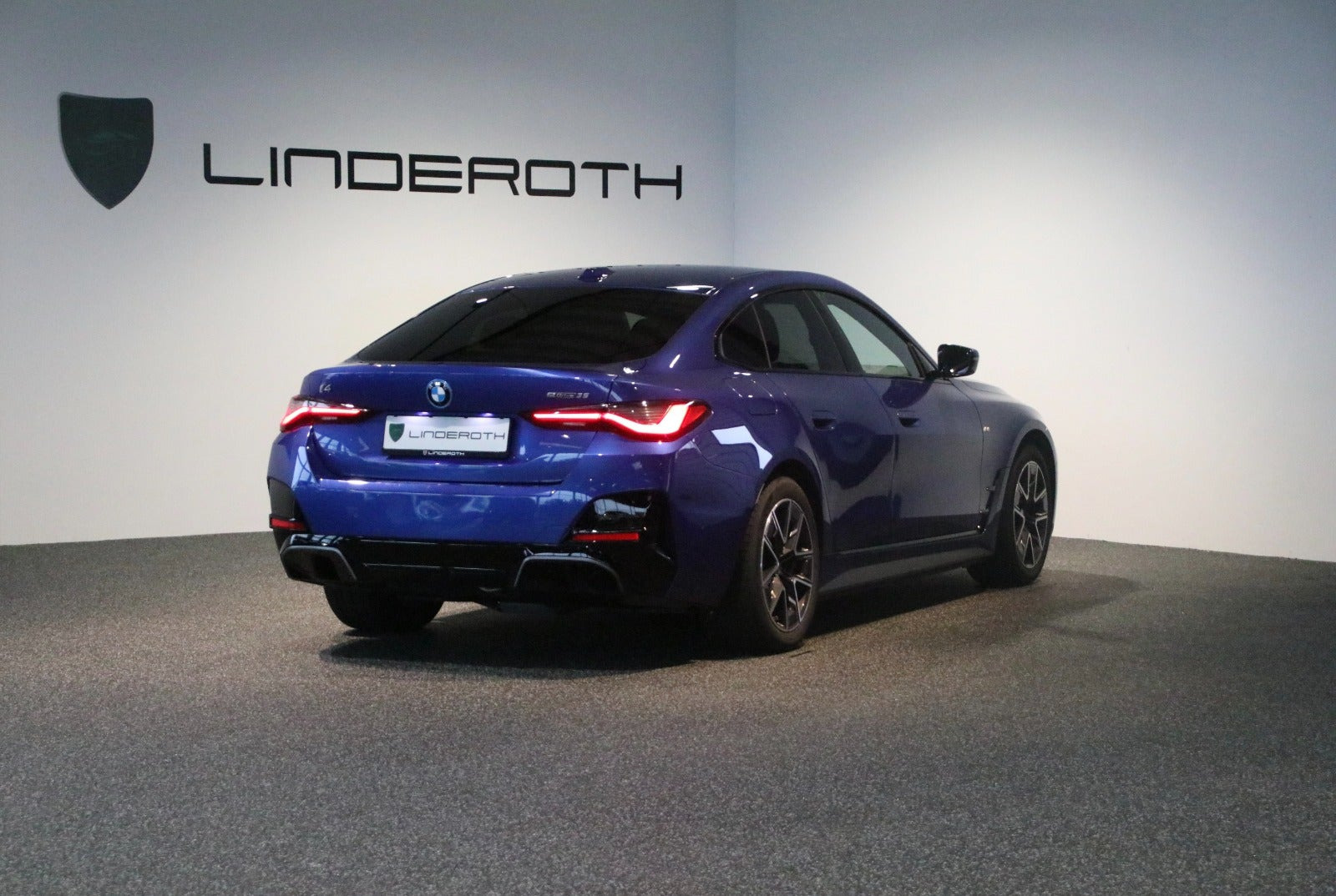 Blå BMW i4 fra 2025