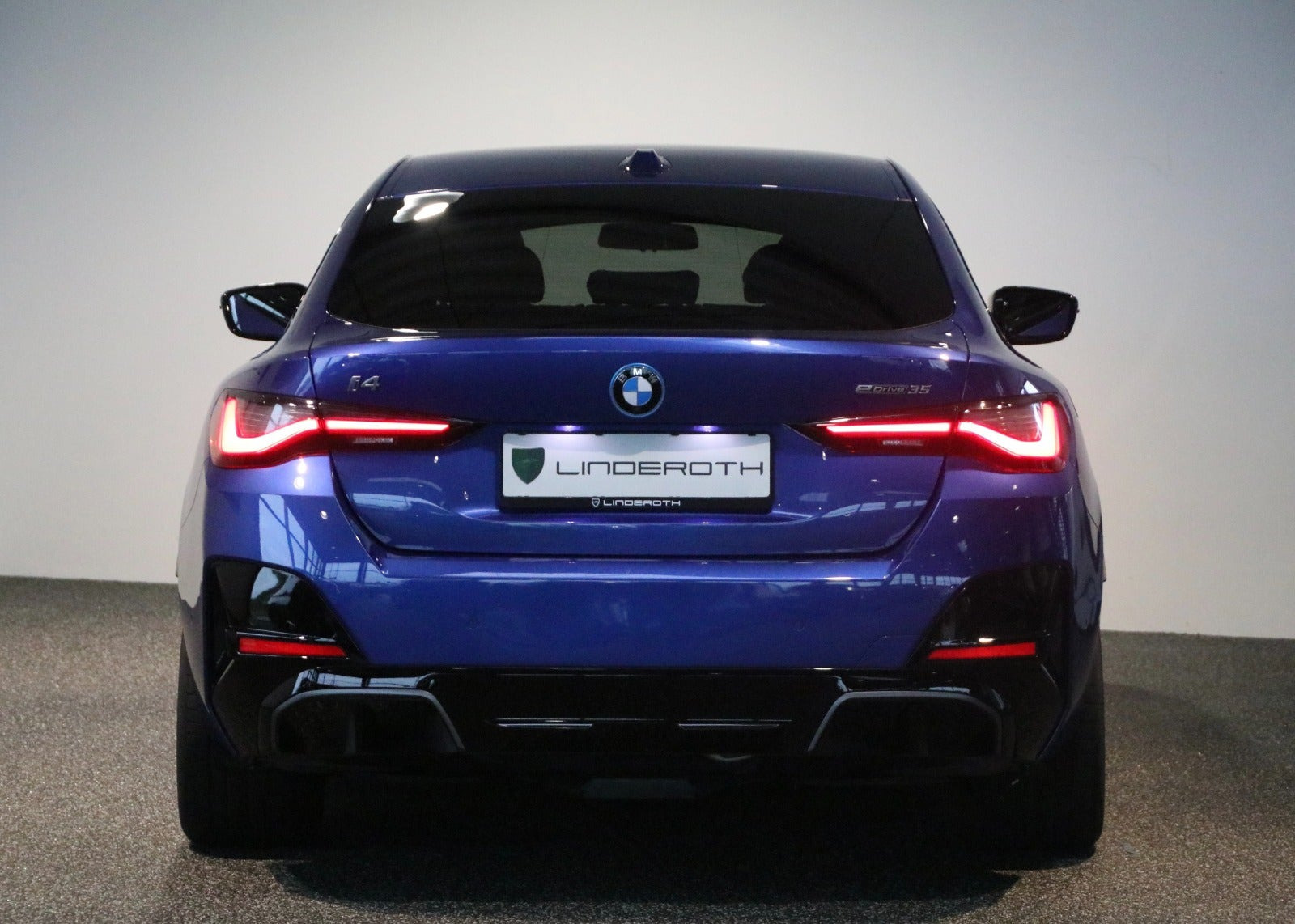 Blå BMW i4 fra 2025