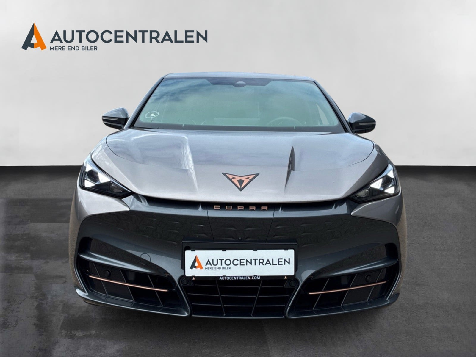 Beige Cupra Tavascan fra 2025