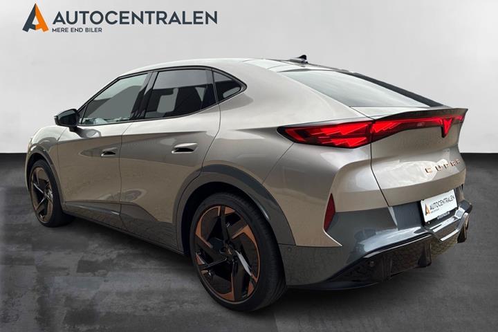 Beige Cupra Tavascan fra 2025