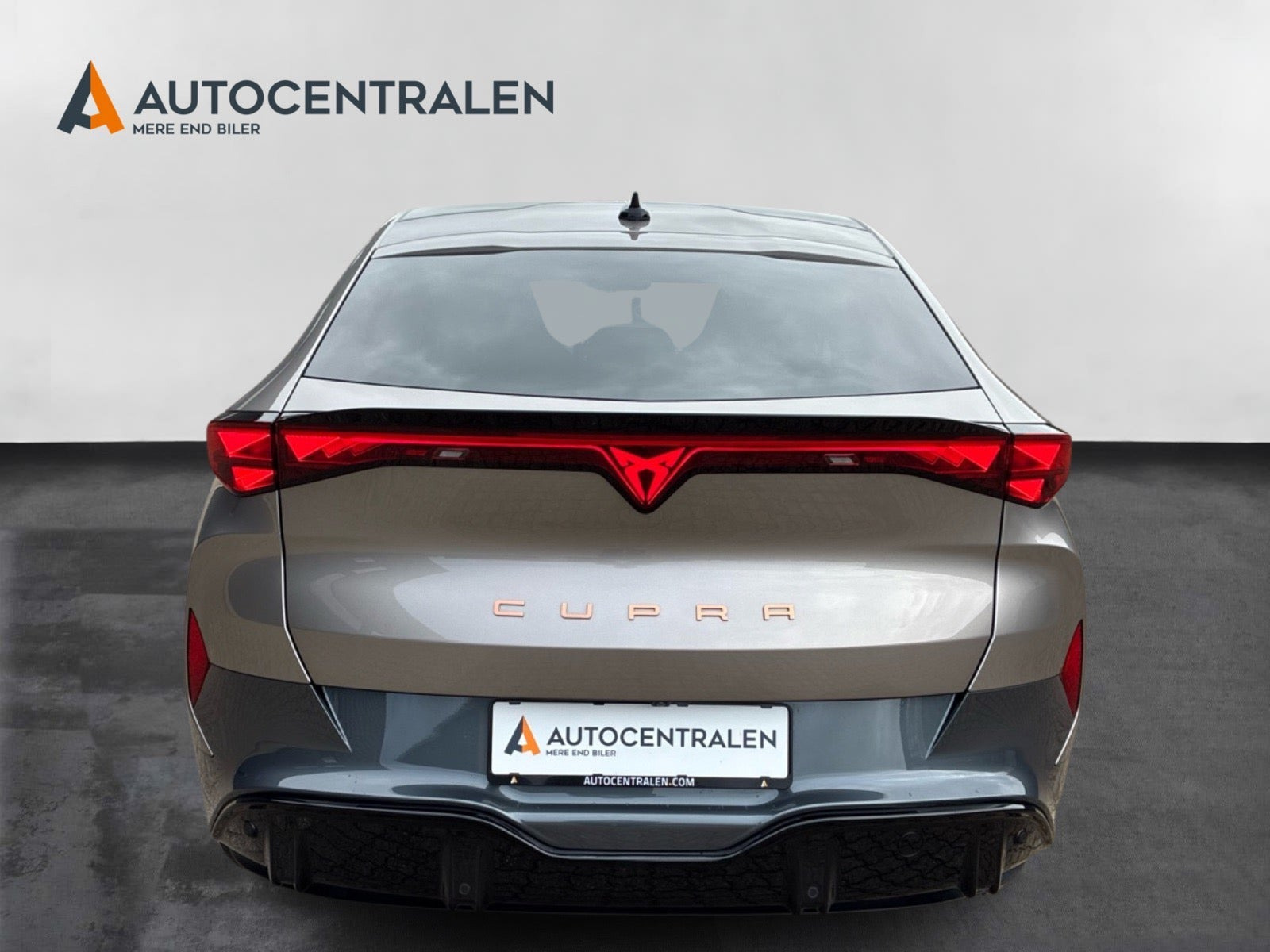 Beige Cupra Tavascan fra 2025