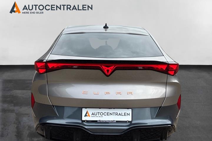 Beige Cupra Tavascan fra 2025
