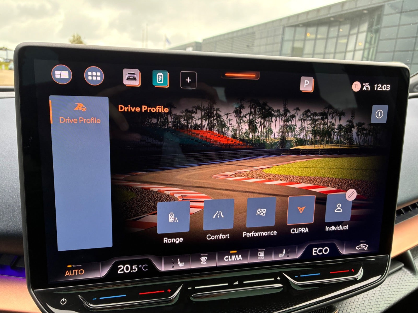 Beige Cupra Tavascan fra 2025